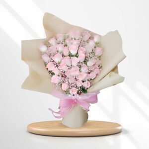 pink roses hand bunch